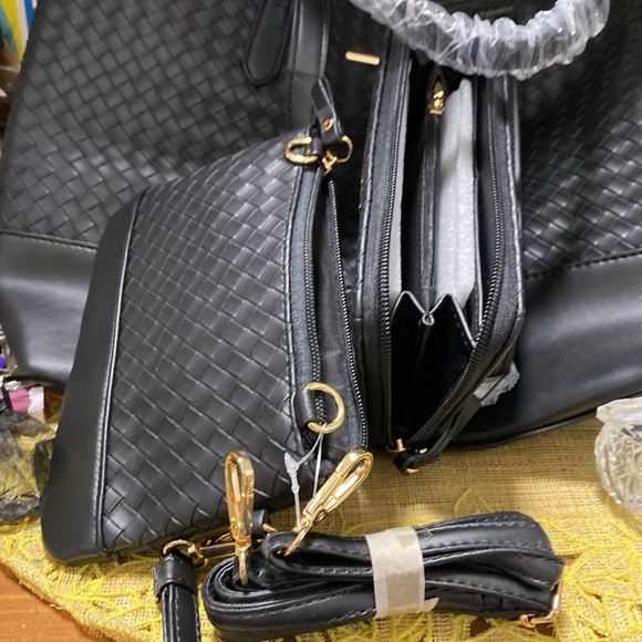 Tote and accessories - Picture 5 of 5